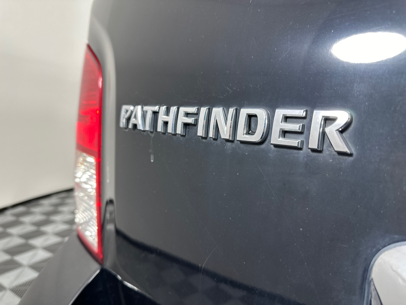 2008 Nissan Pathfinder LE 9