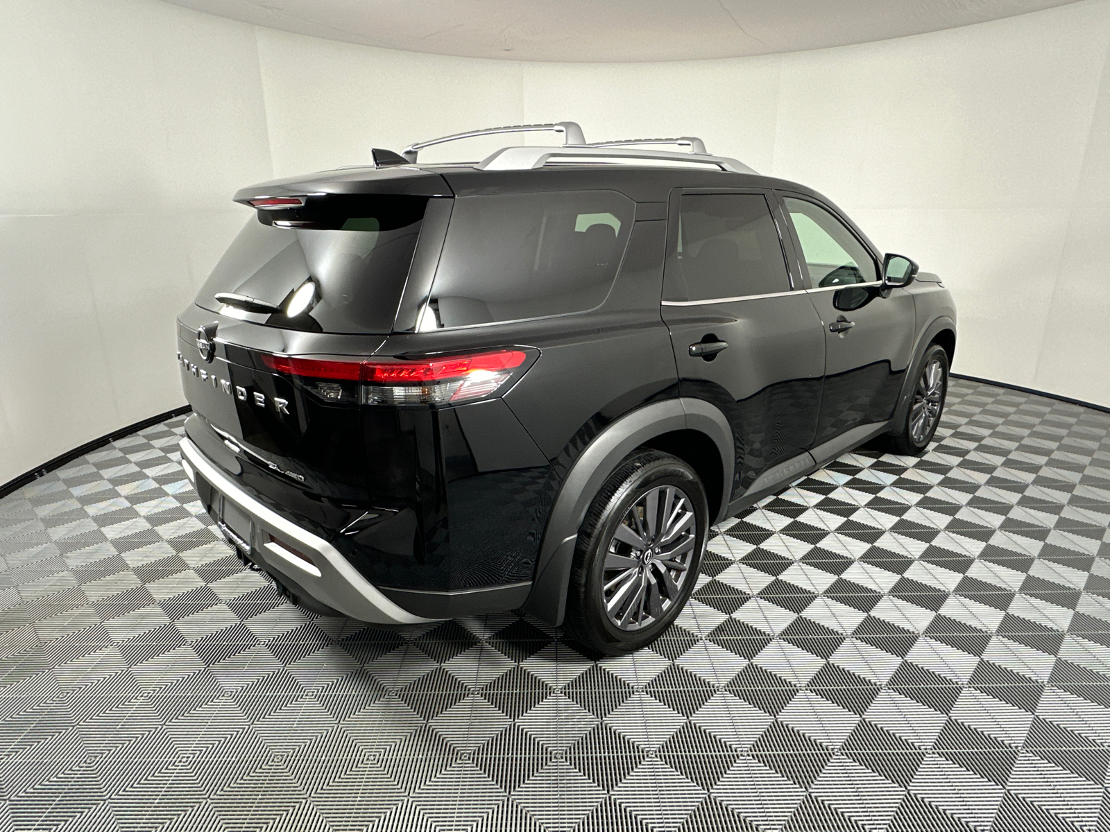 2023 Nissan Pathfinder SL 7