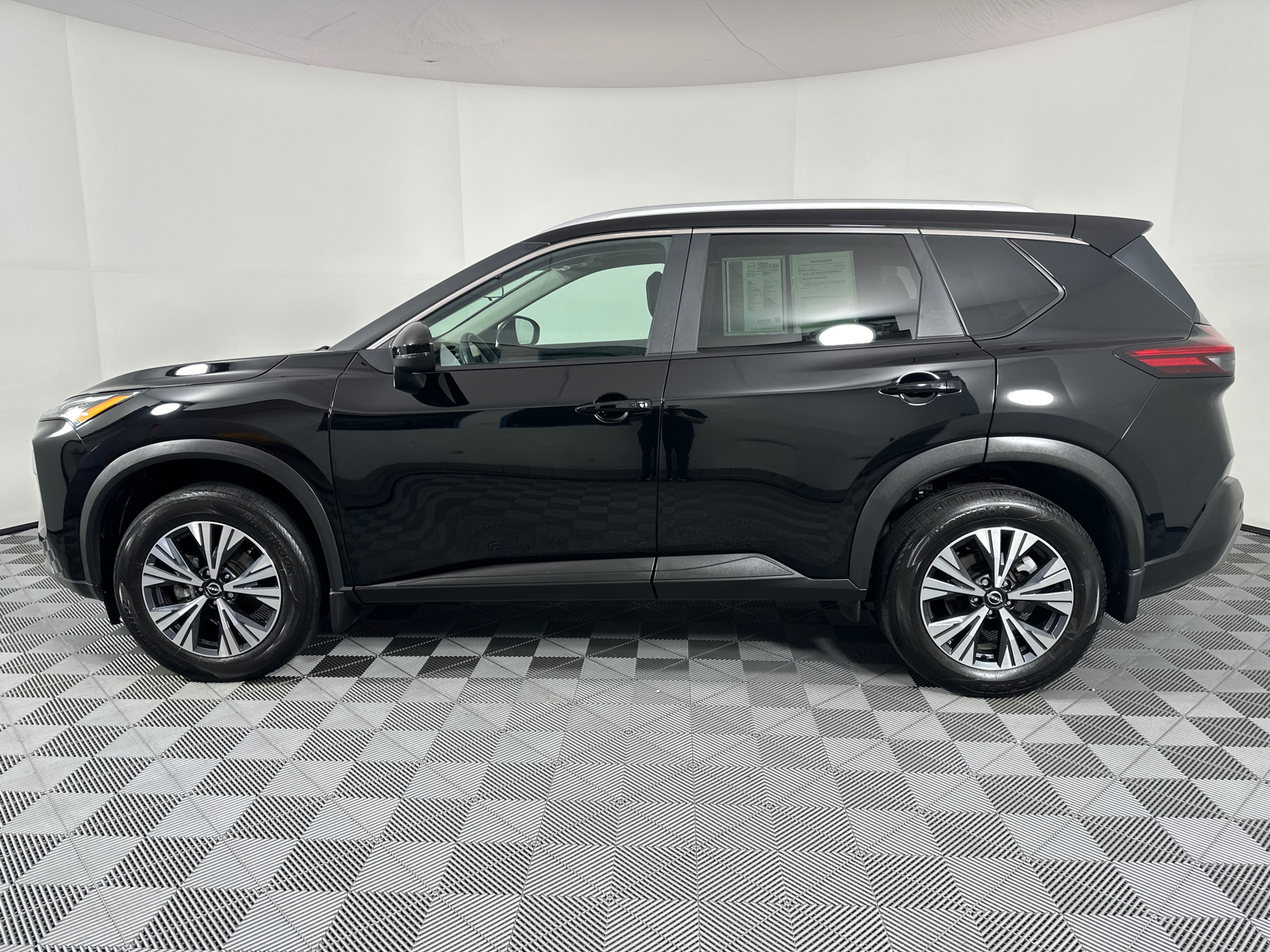 2023 Nissan Rogue SV 4