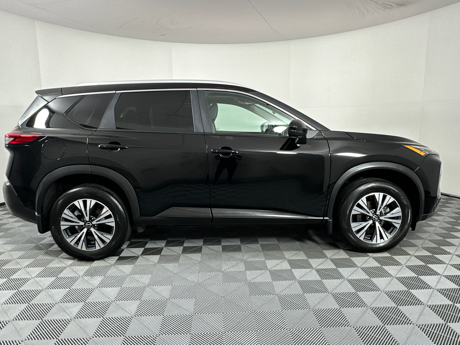 2023 Nissan Rogue SV 8