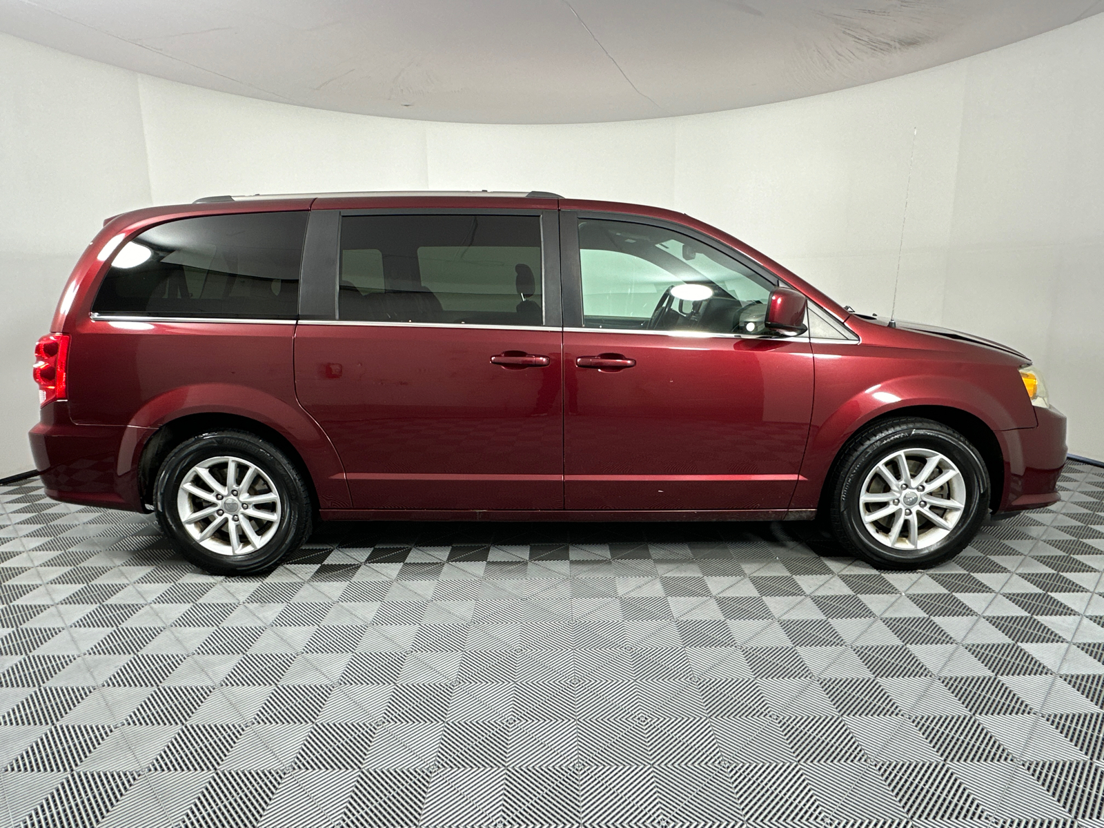 2019 Dodge Grand Caravan SXT 8