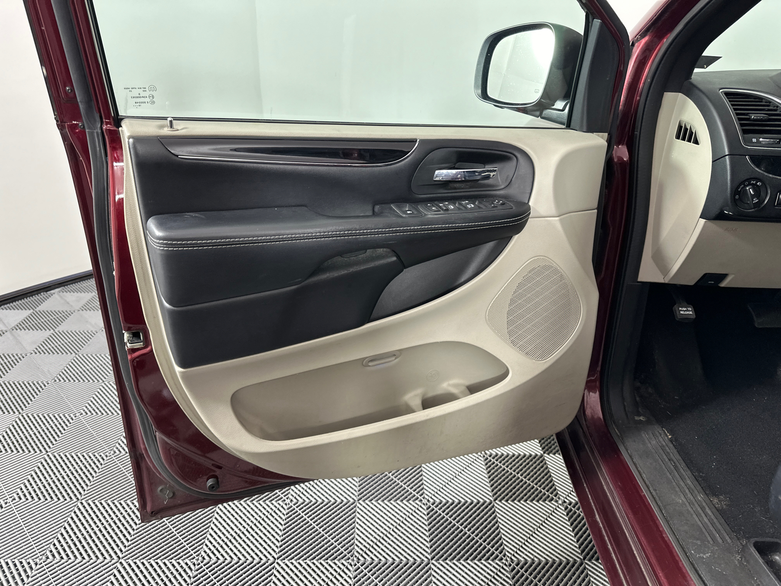 2019 Dodge Grand Caravan SXT 18