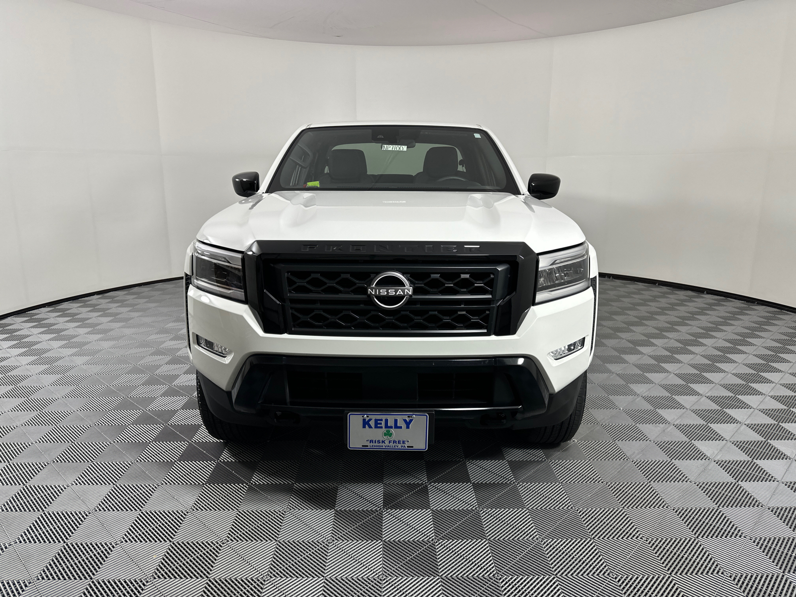 2023 Nissan Frontier SV 2