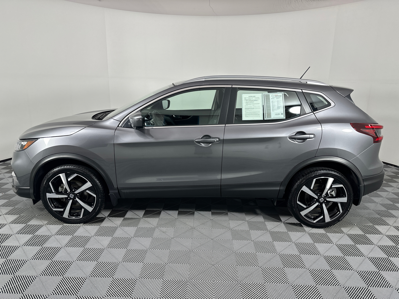 2022 Nissan Rogue Sport SL 4