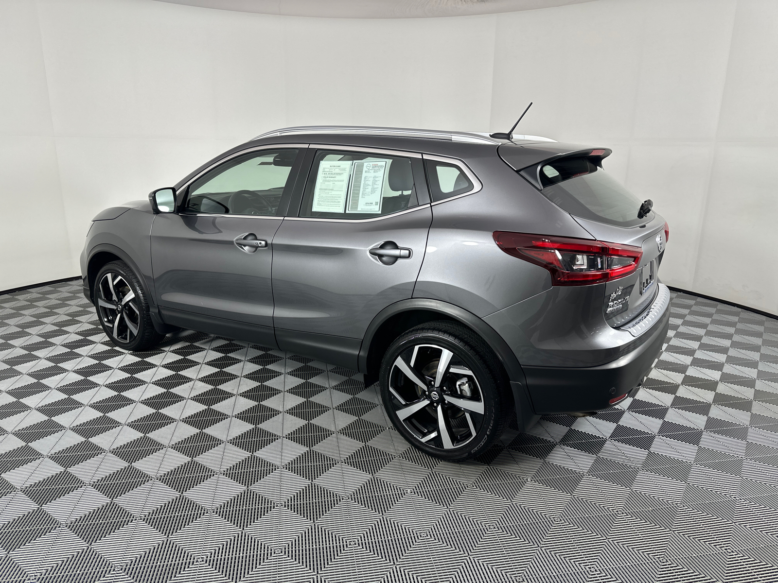 2022 Nissan Rogue Sport SL 5