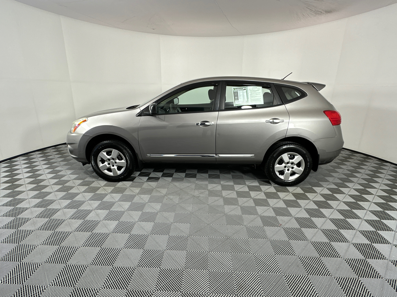 2011 Nissan Rogue S 4