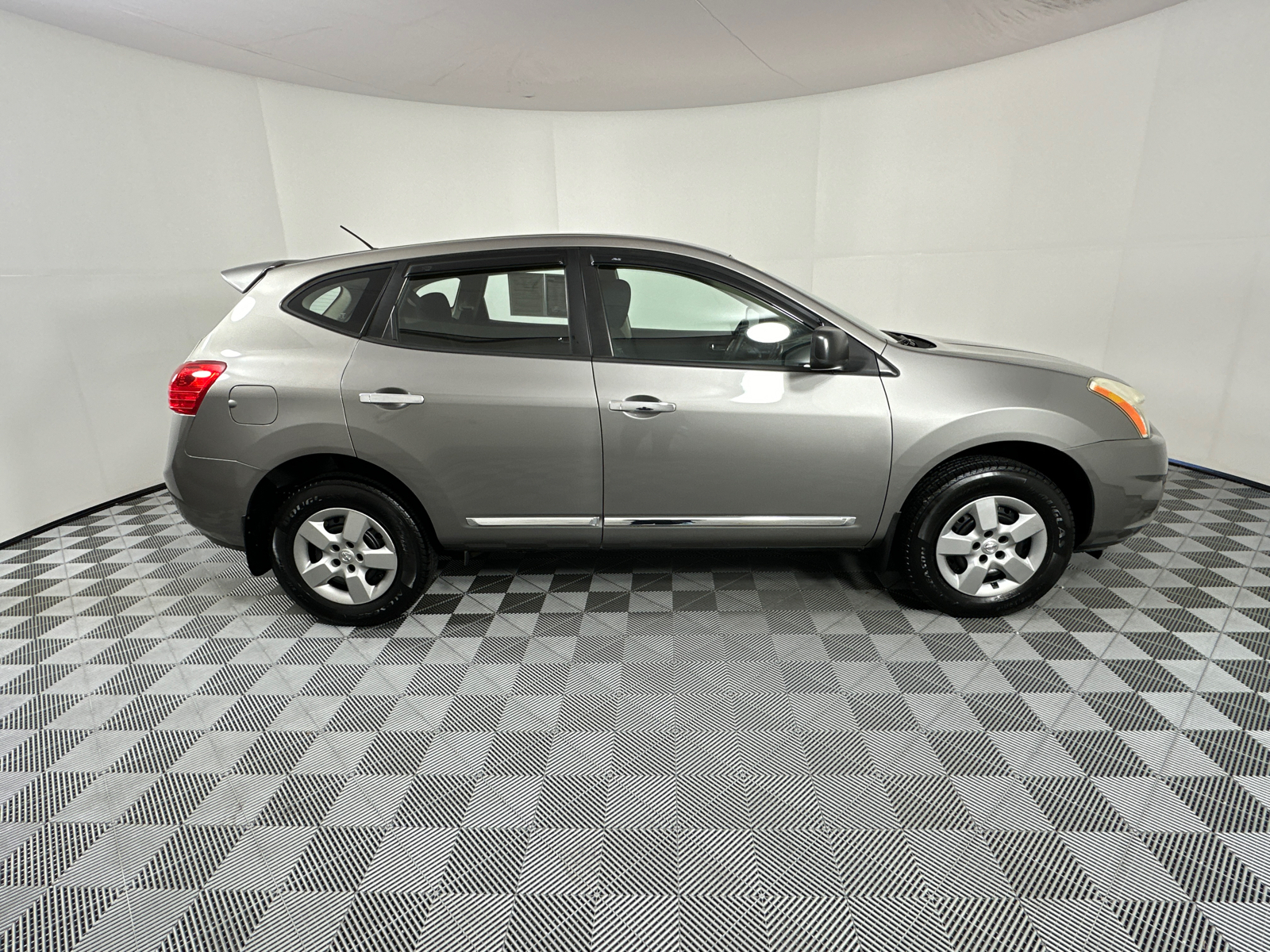 2011 Nissan Rogue S 8