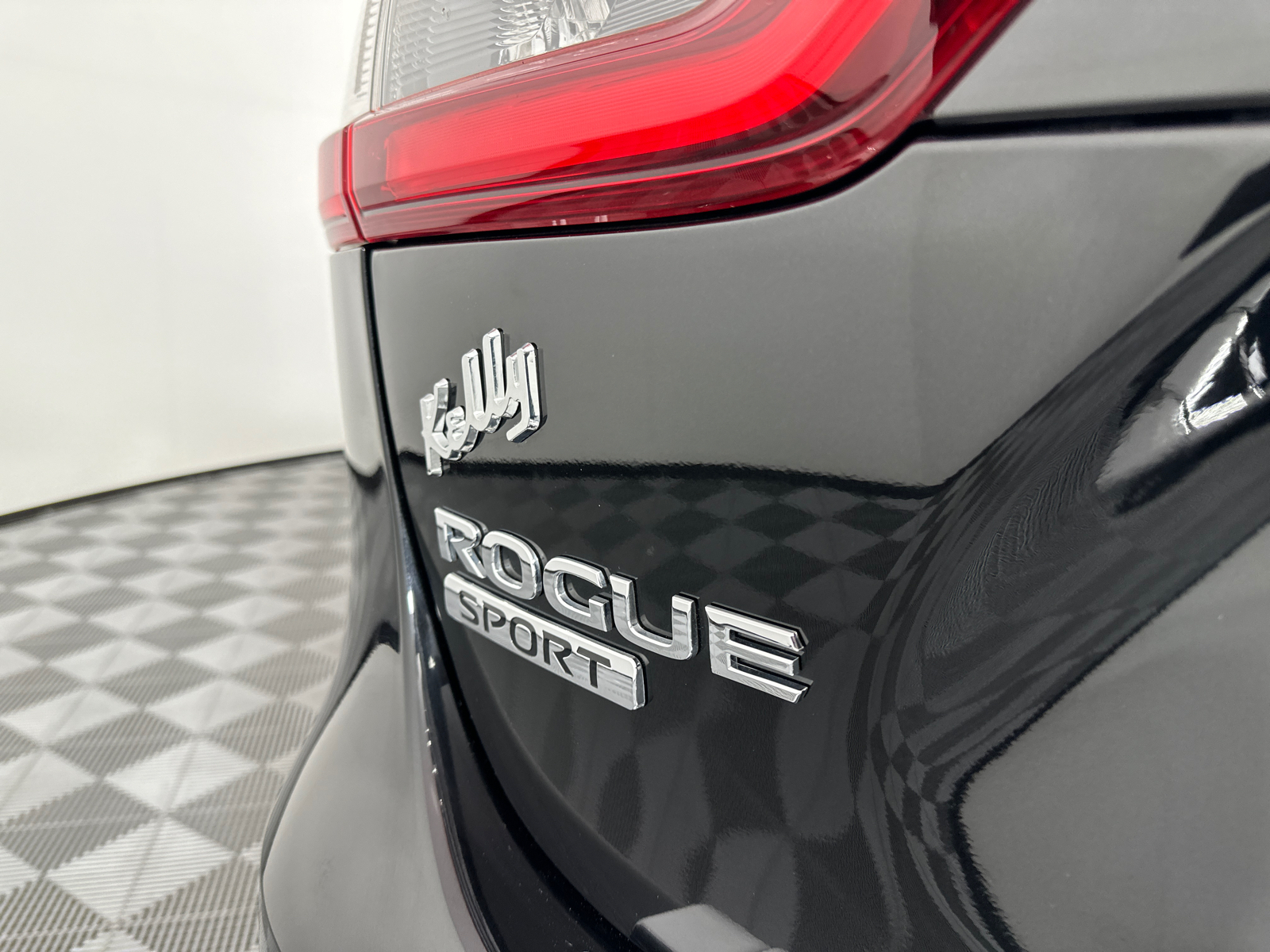 2022 Nissan Rogue Sport SL 9