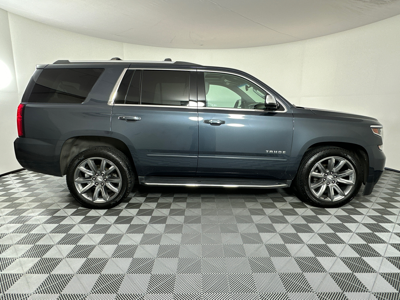 2019 Chevrolet Tahoe Premier 8