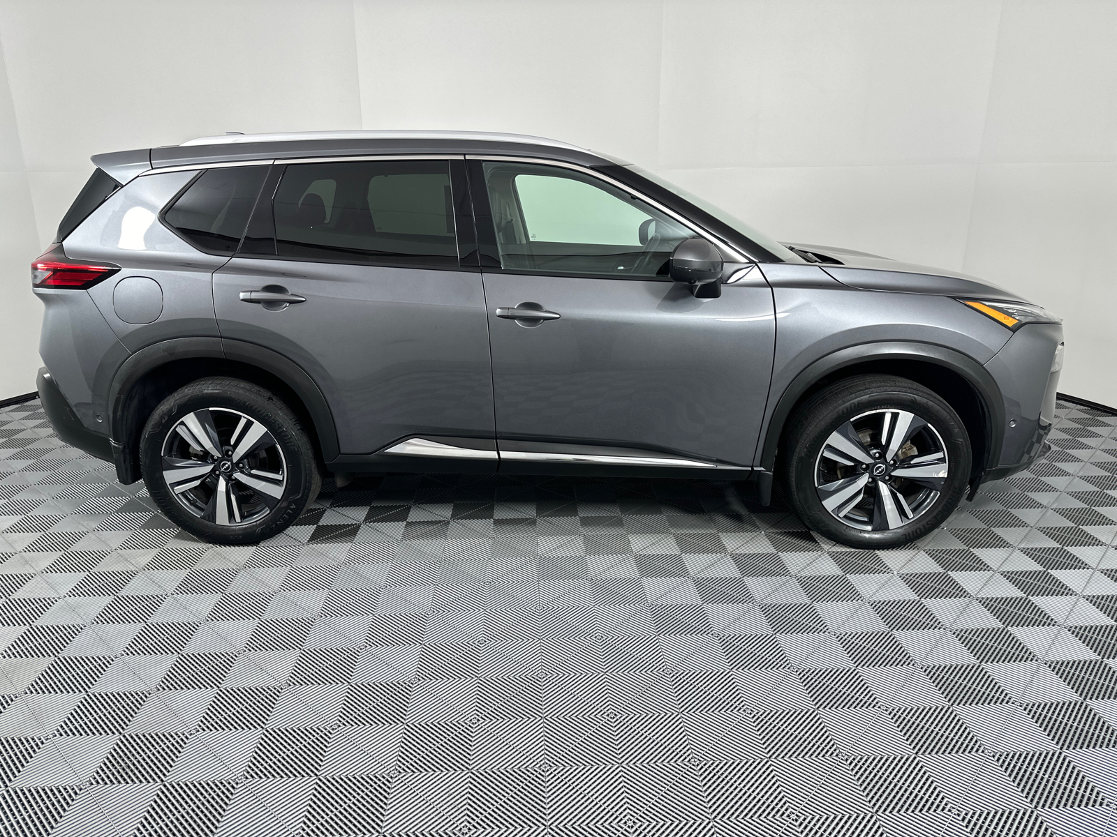 2023 Nissan Rogue SL 8