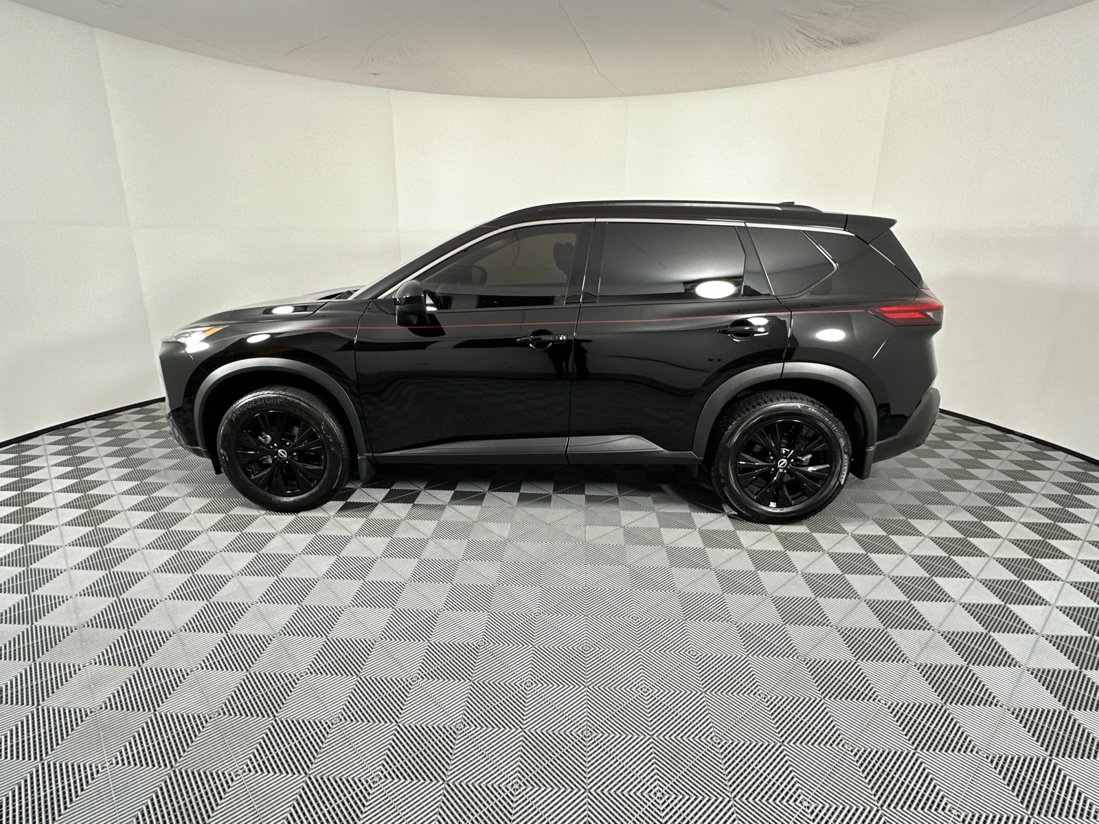 2023 Nissan Rogue SV 4