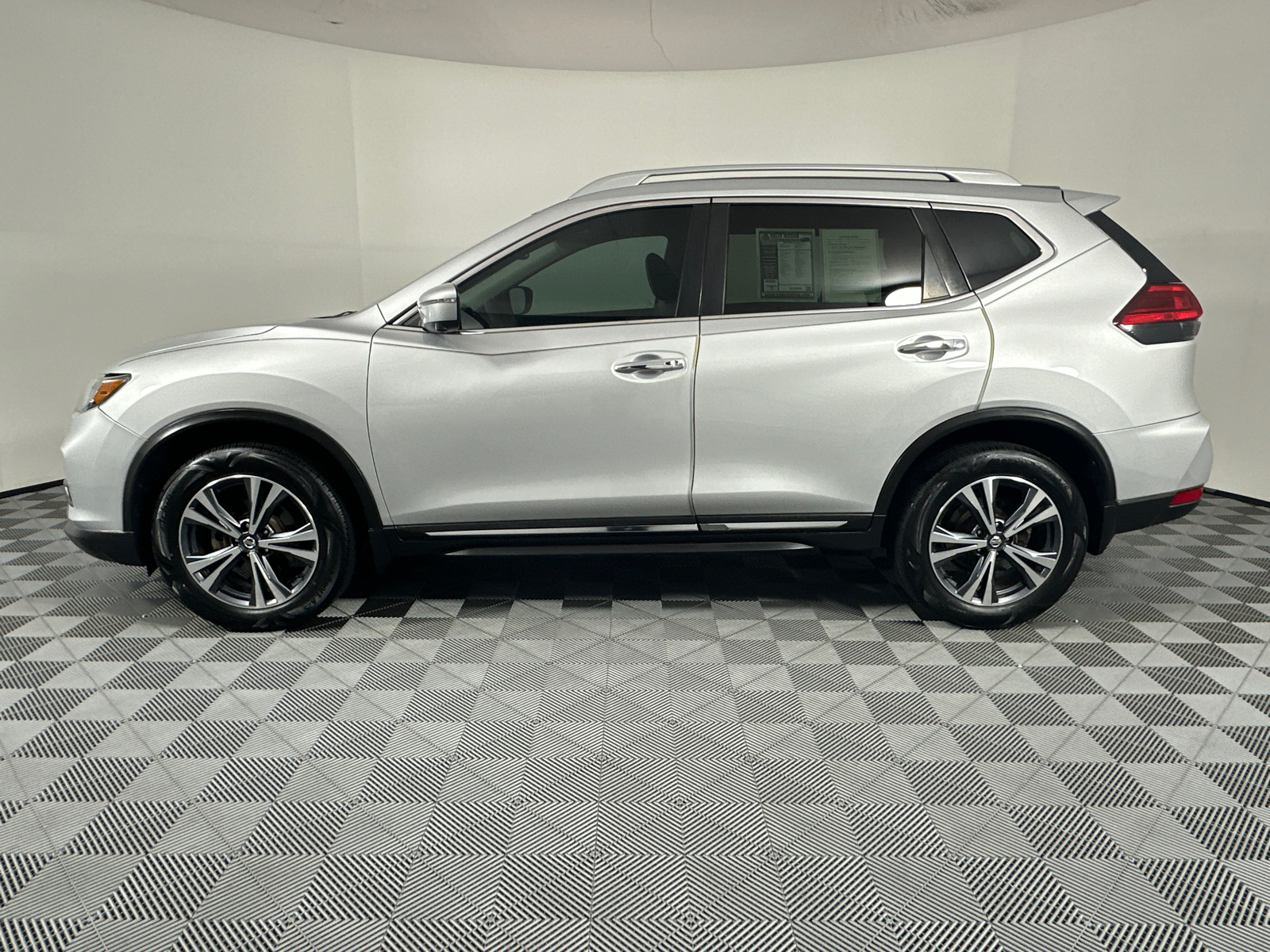 2017 Nissan Rogue SL 4