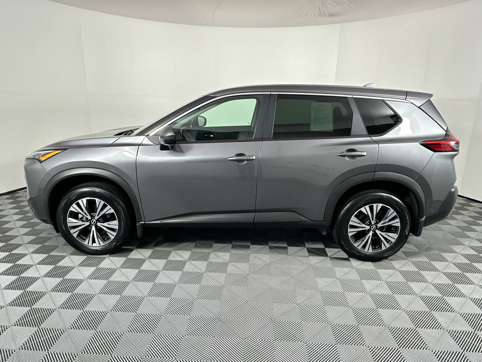 2022 Nissan Rogue SV 4