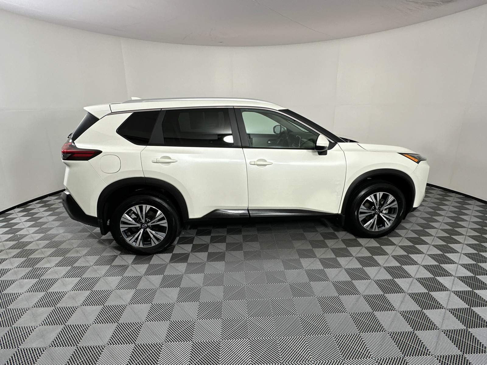 2023 Nissan Rogue SV 8