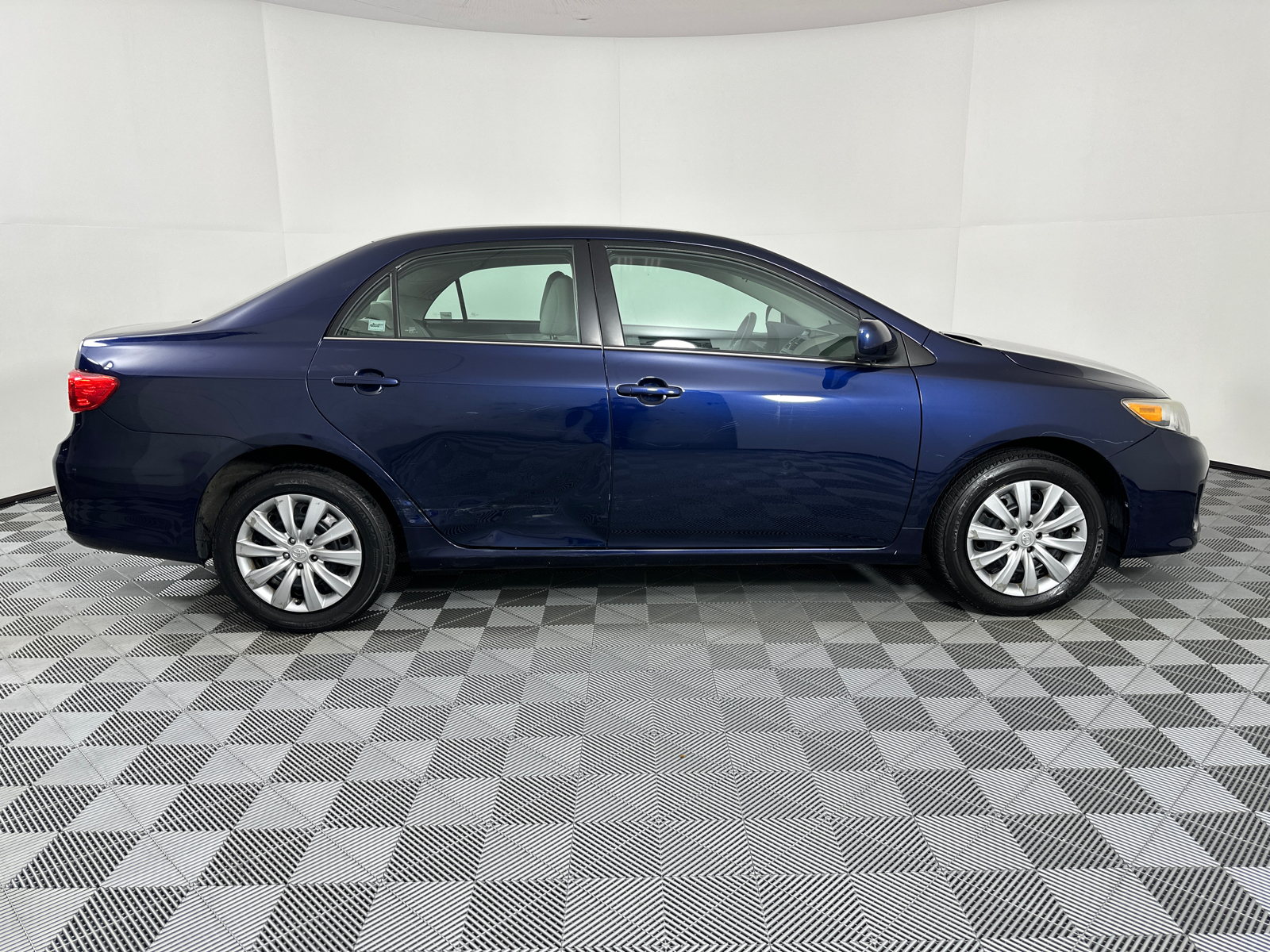 2013 Toyota Corolla LE 8