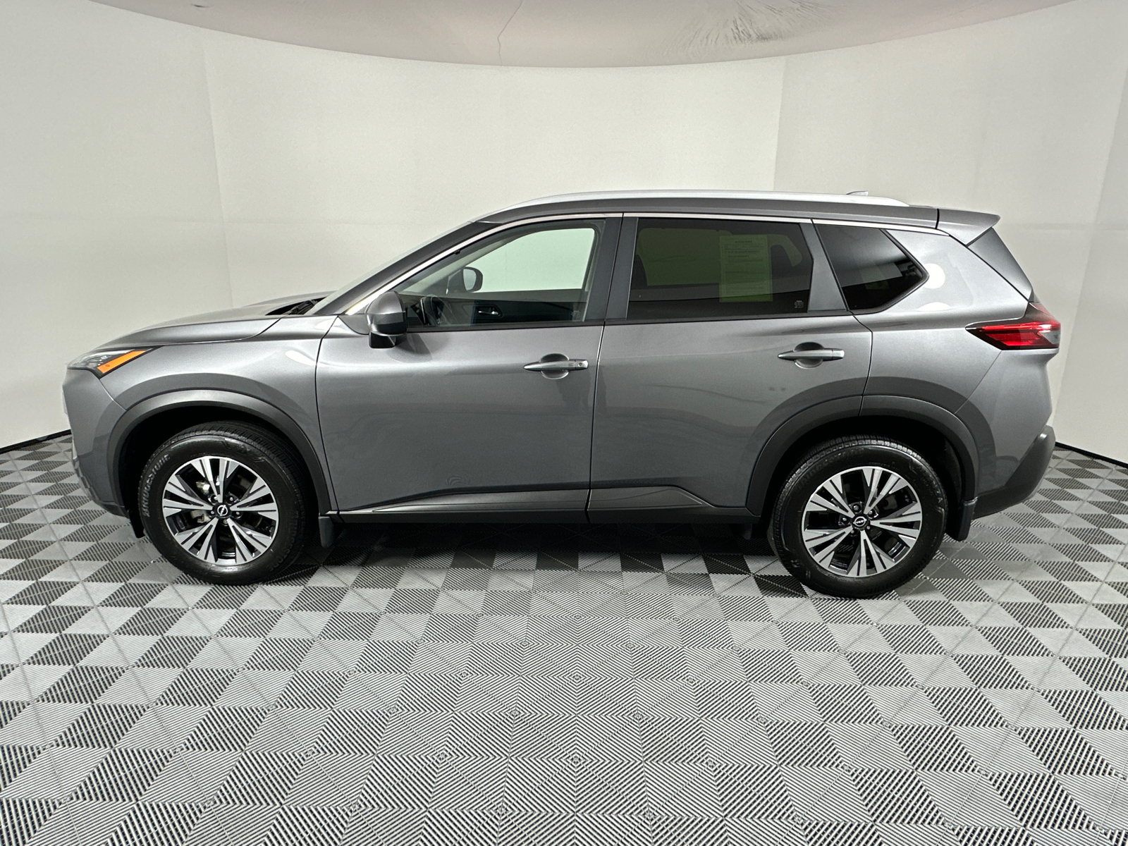 2023 Nissan Rogue SV 4