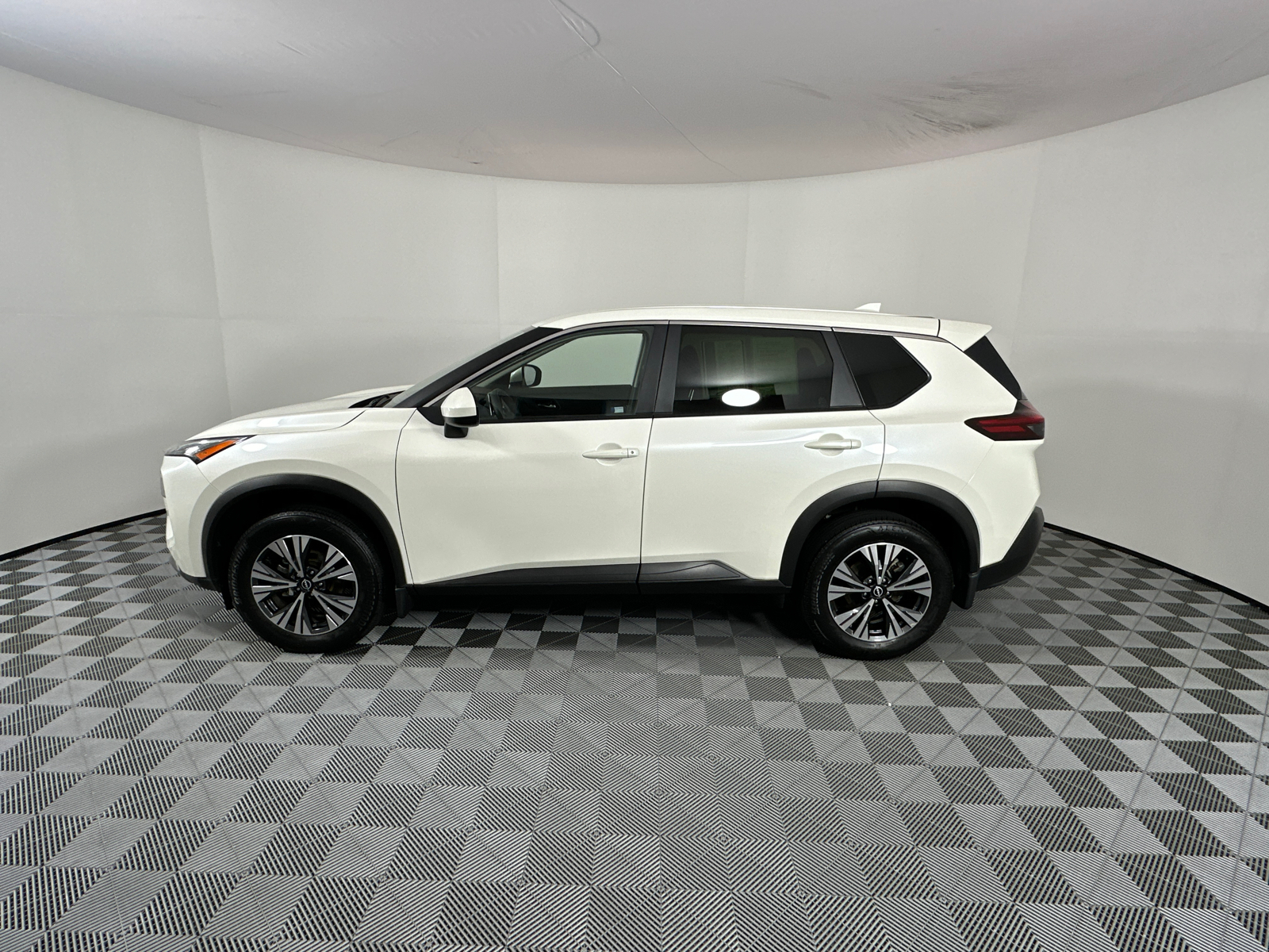 2023 Nissan Rogue SV 4