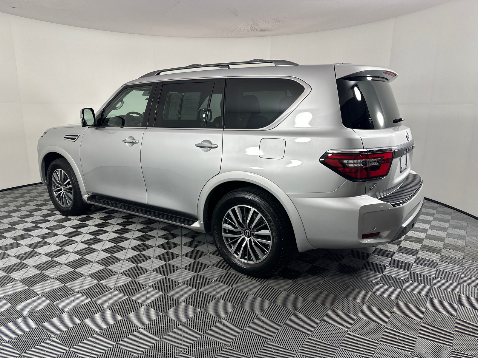 2023 Nissan Armada SL 5