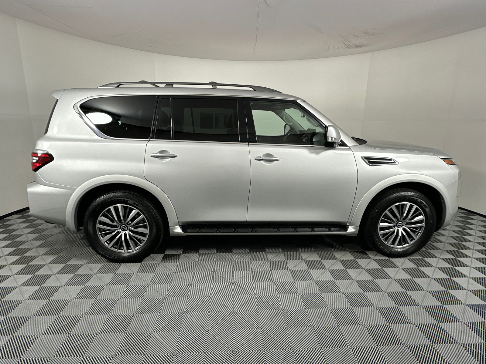 2023 Nissan Armada SL 8