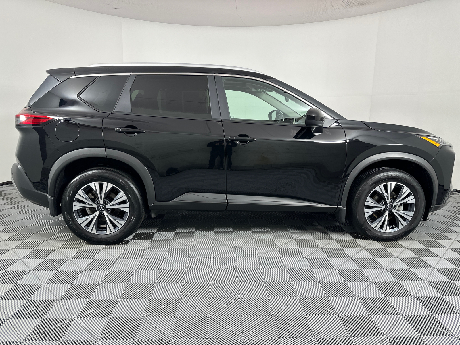 2023 Nissan Rogue SV 8