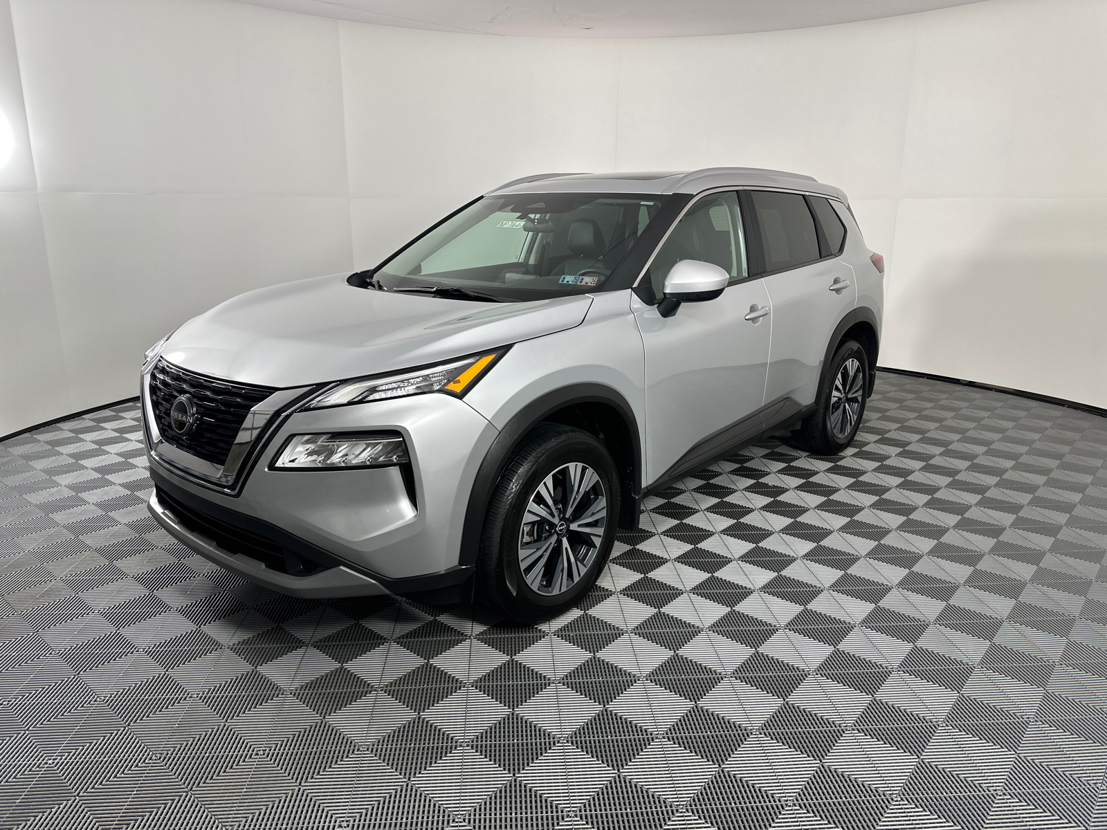 2023 Nissan Rogue SV 3