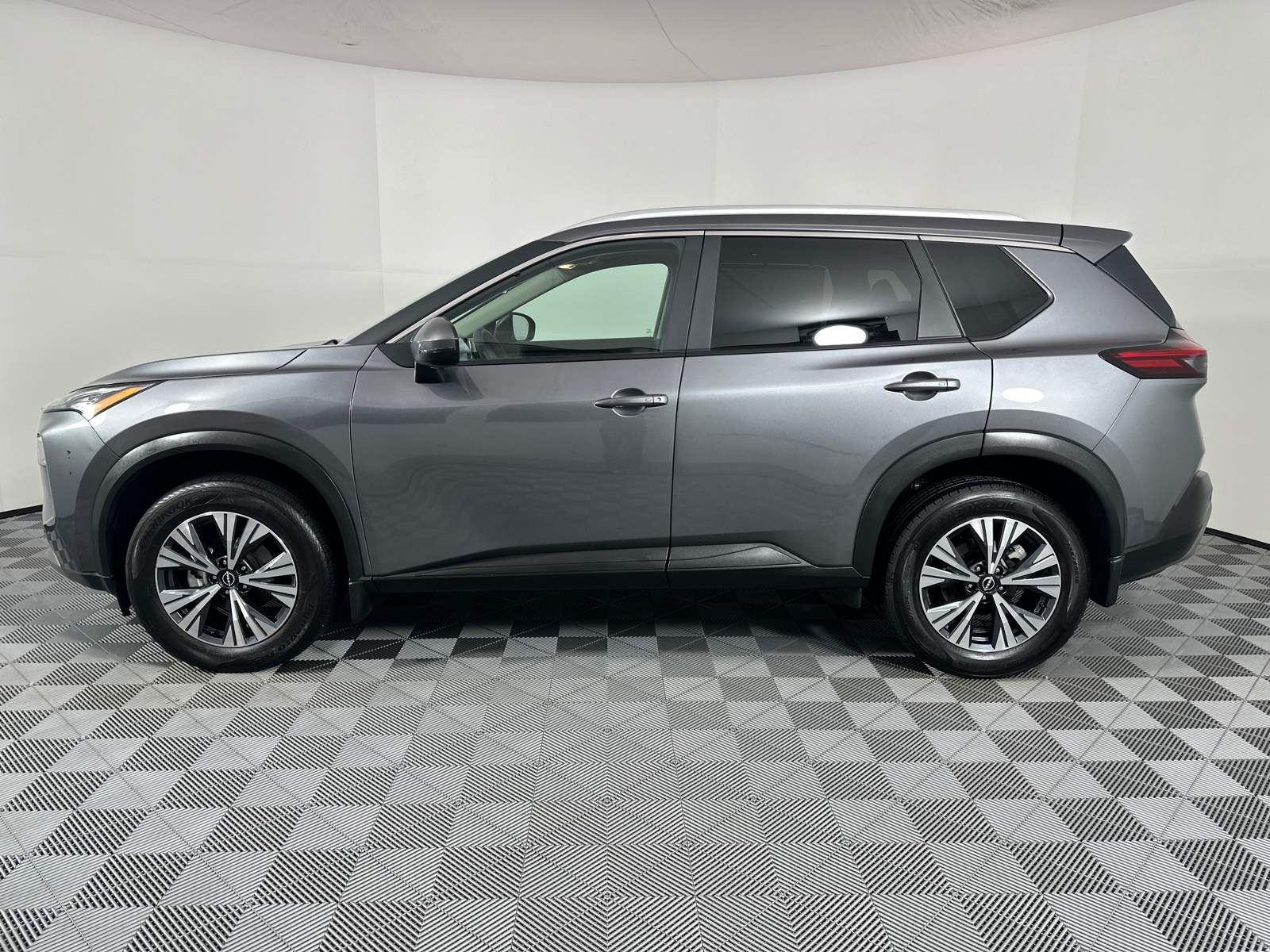 2023 Nissan Rogue SV 4