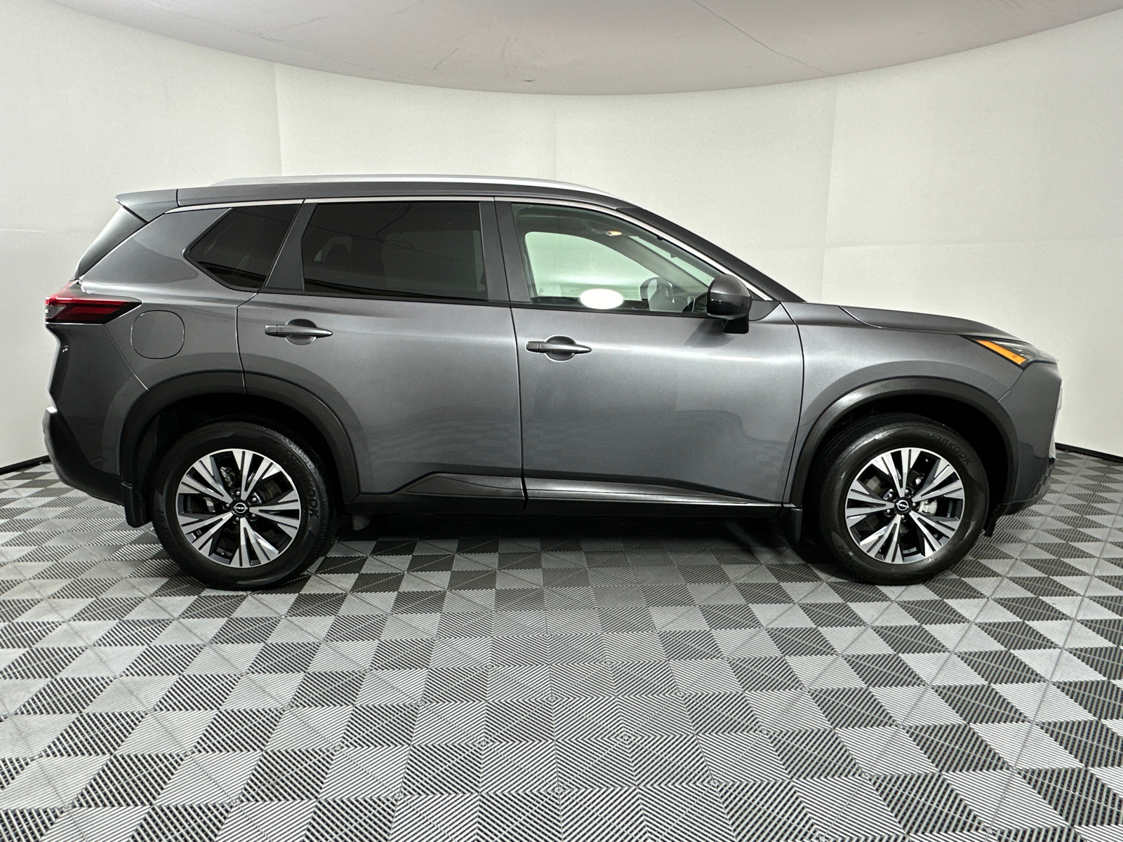 2023 Nissan Rogue SV 8