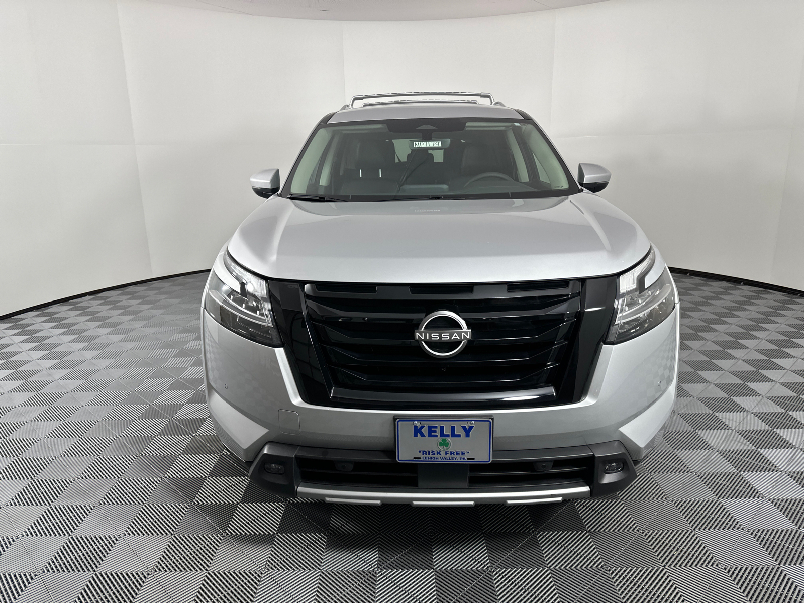 2023 Nissan Pathfinder SL 2