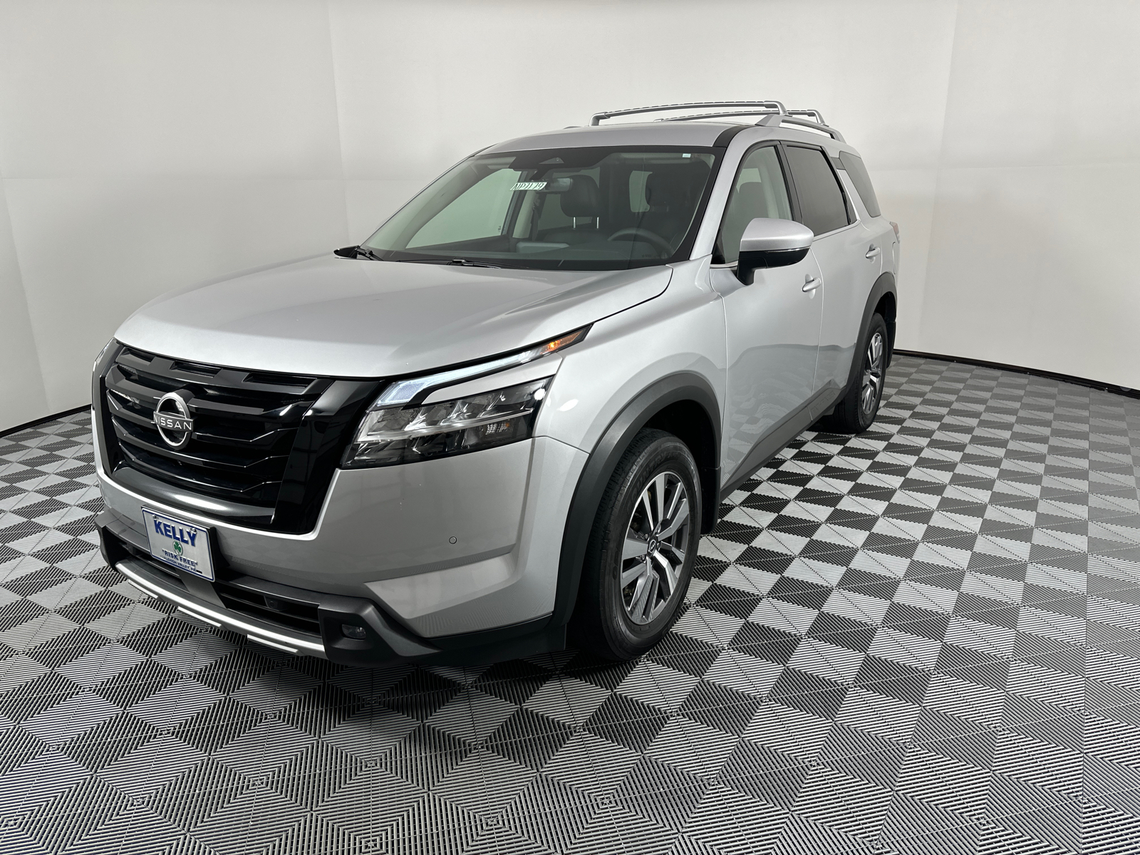 2023 Nissan Pathfinder SL 3