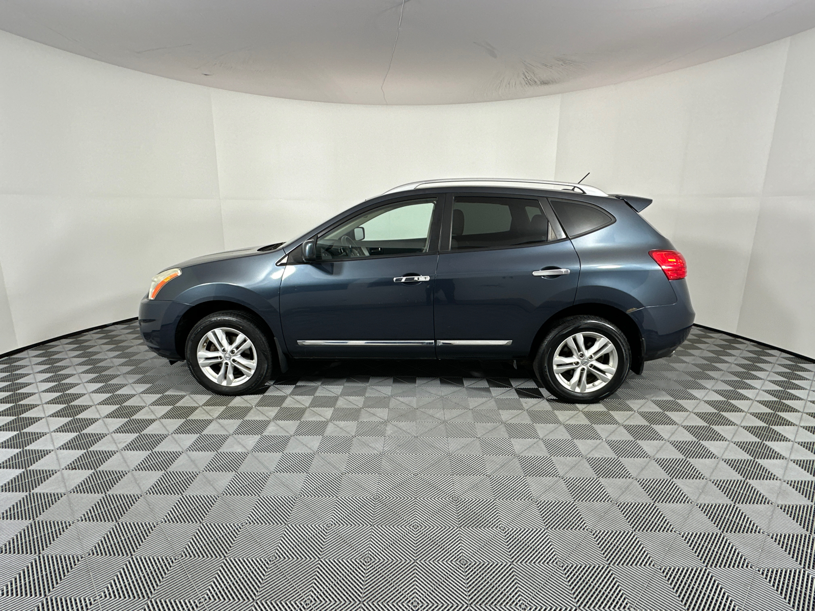 2013 Nissan Rogue SV 4