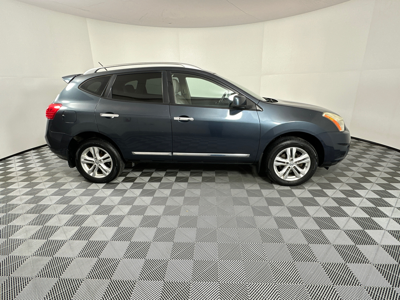 2013 Nissan Rogue SV 8