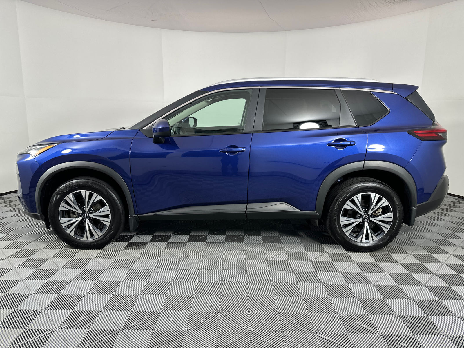 2023 Nissan Rogue SV 4