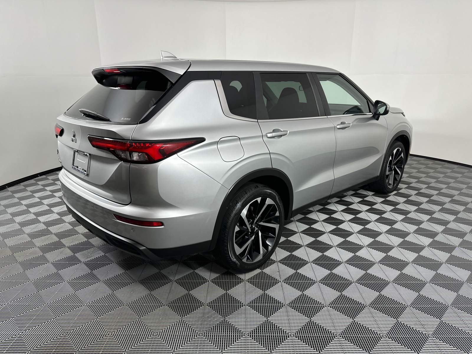 2022 Mitsubishi Outlander ES 7