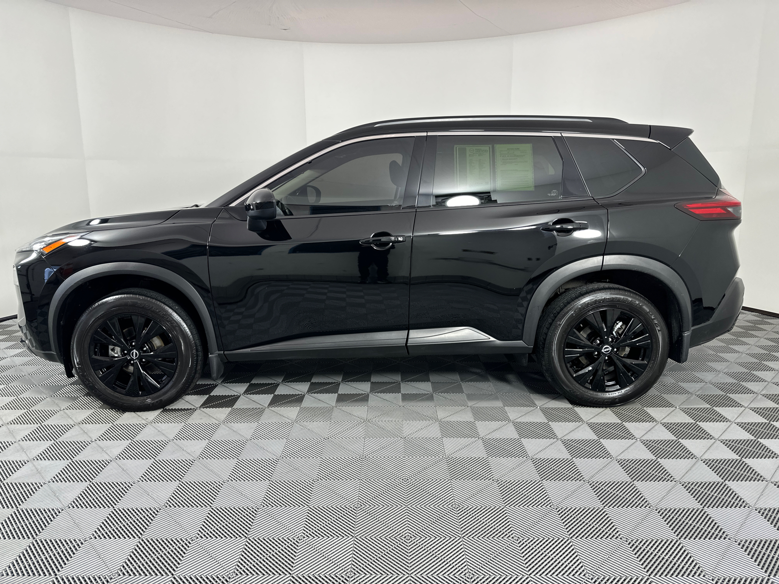 2023 Nissan Rogue SV 4