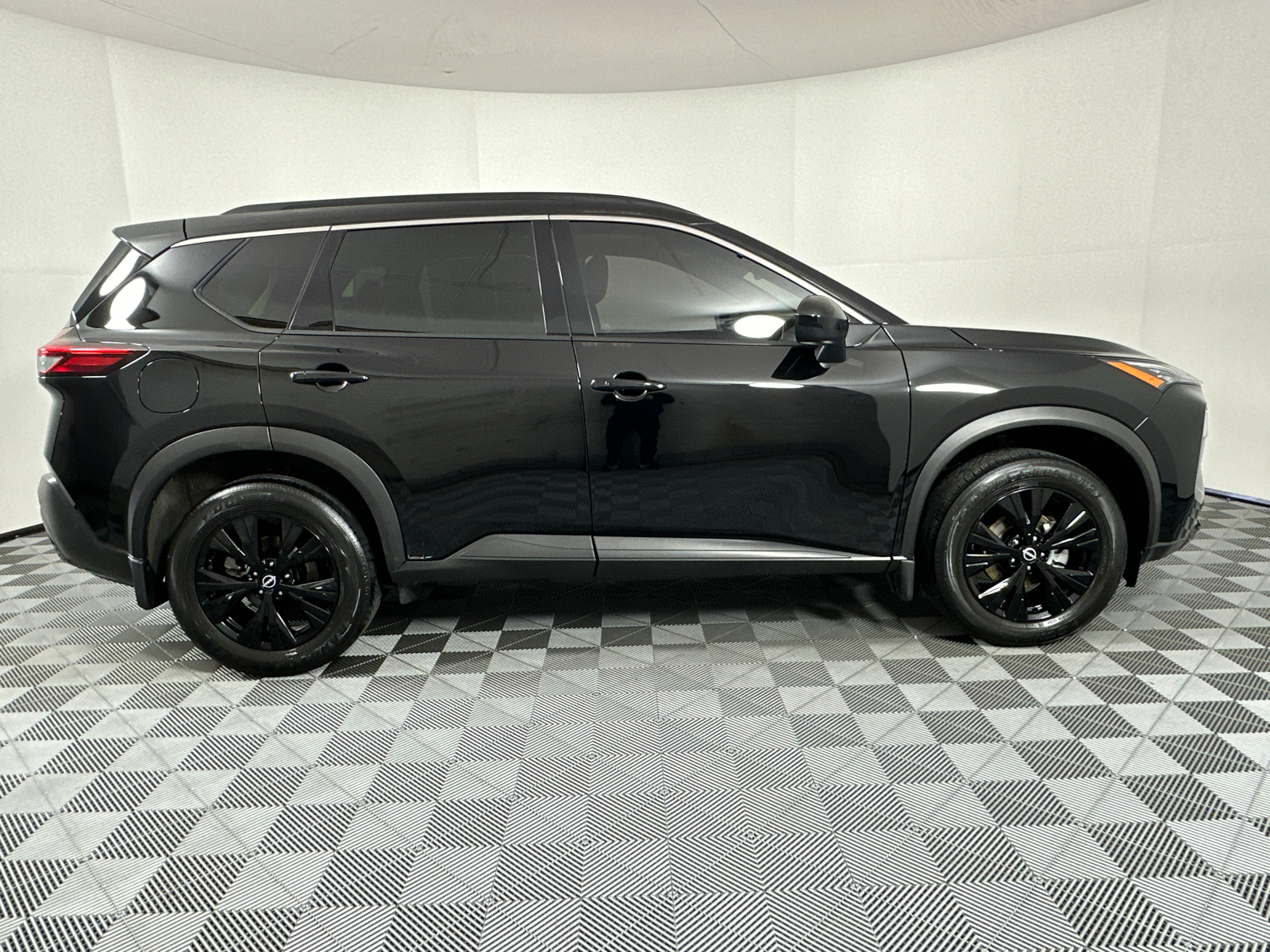 2023 Nissan Rogue SV 8