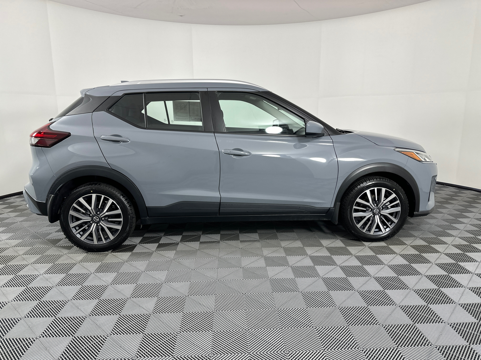 2021 Nissan Kicks SV 8