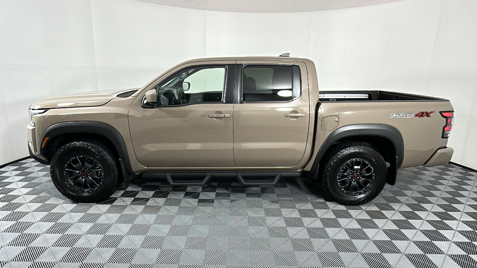 2023 Nissan Frontier  4