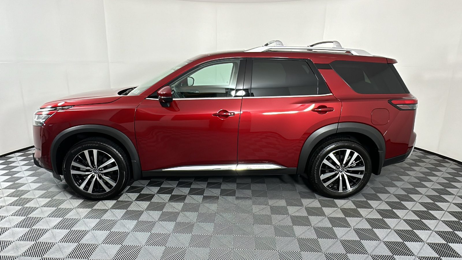 2024 Nissan Pathfinder  4