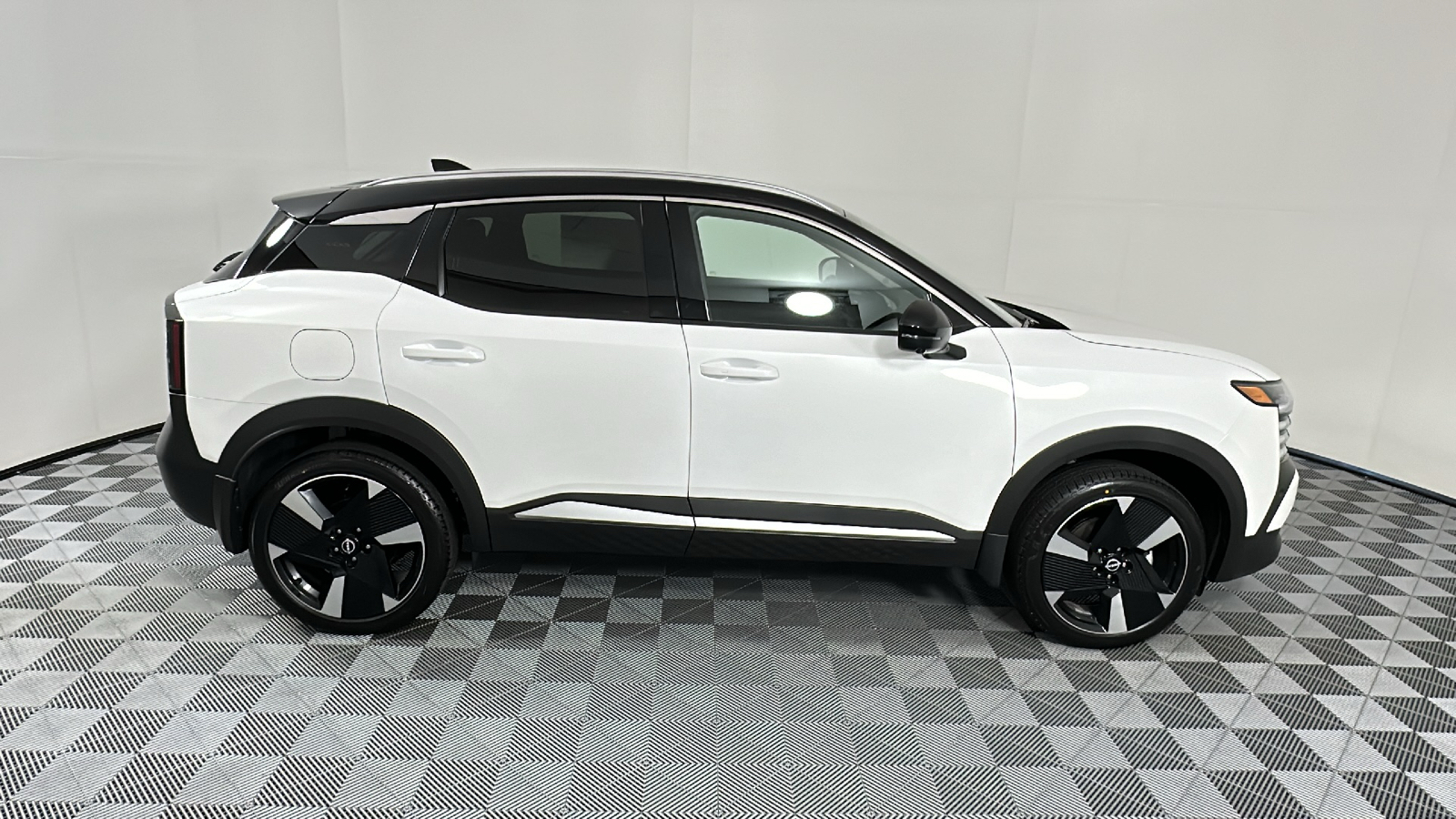 2025 Nissan Kicks  8