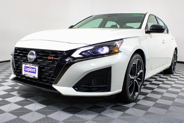 2023 Nissan Altima 2.5 SR 26