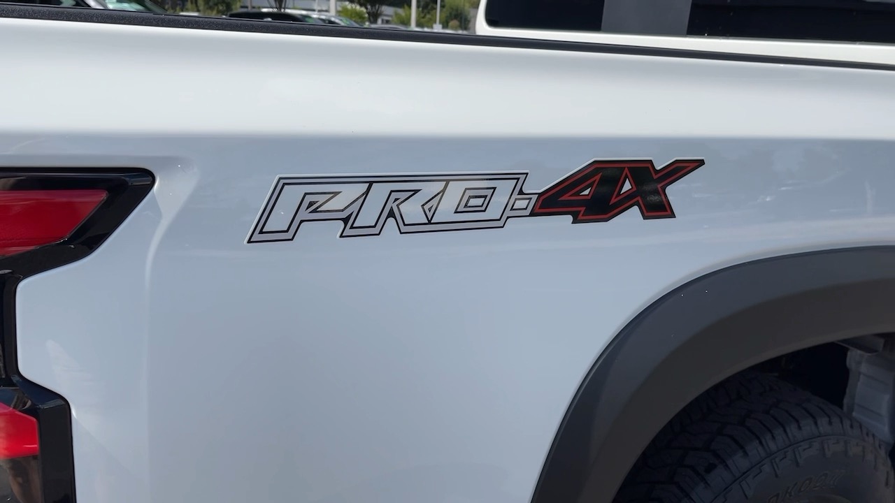 2024 Nissan Frontier PRO4X Crew 8