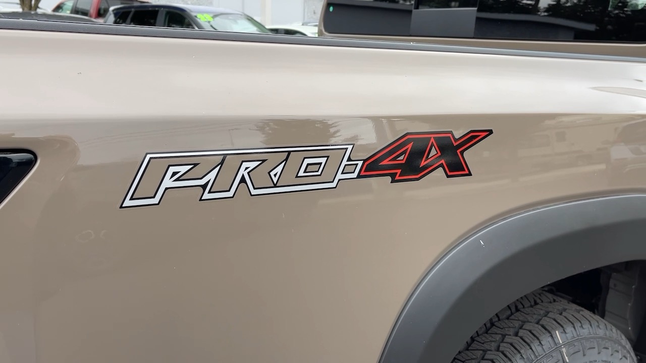 2024 Nissan Frontier PRO4X Crew 8