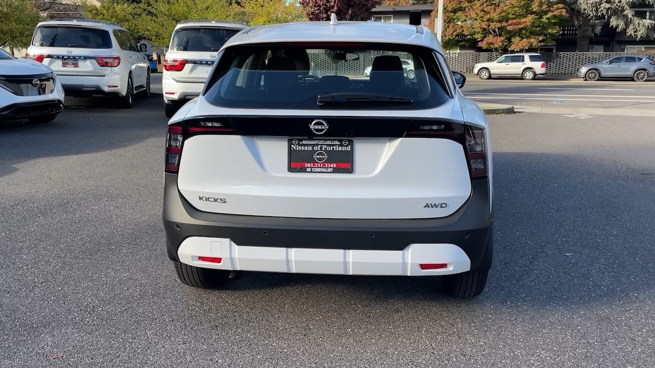 2025 Nissan Kicks S 9