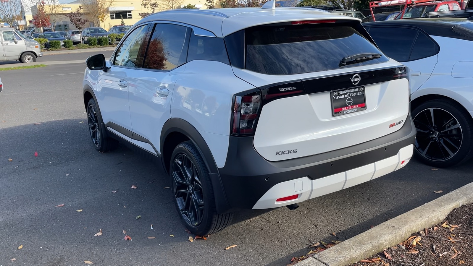 2025 Nissan Kicks SR 10