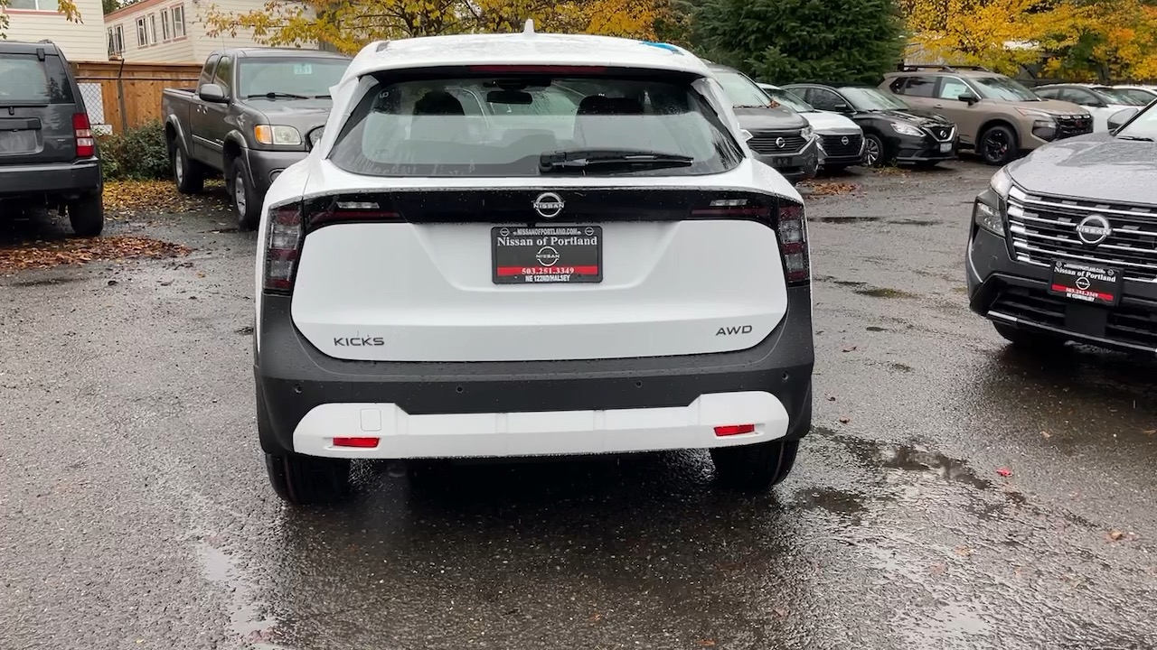 2025 Nissan Kicks S 9