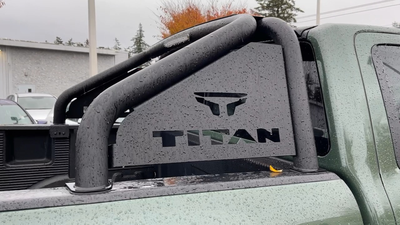 2024 Nissan Titan SV Crew 8