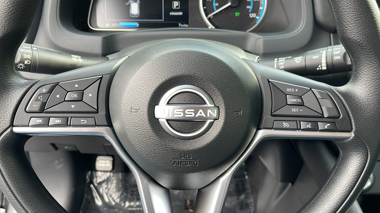 2025 Nissan LEAF S 23