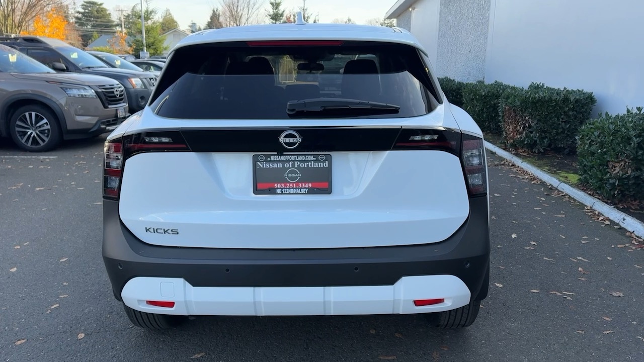 2025 Nissan Kicks SV 8