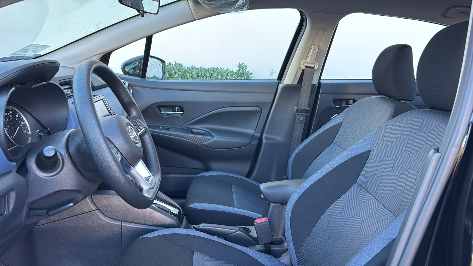 2025 Nissan Versa SV 15