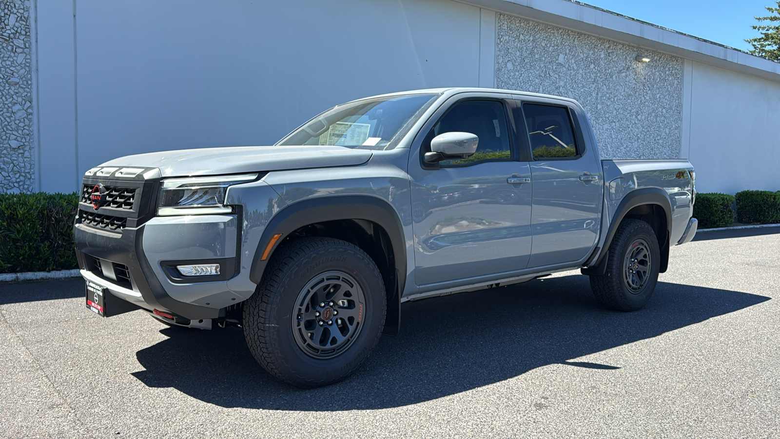 2025 Nissan Frontier photo 2
